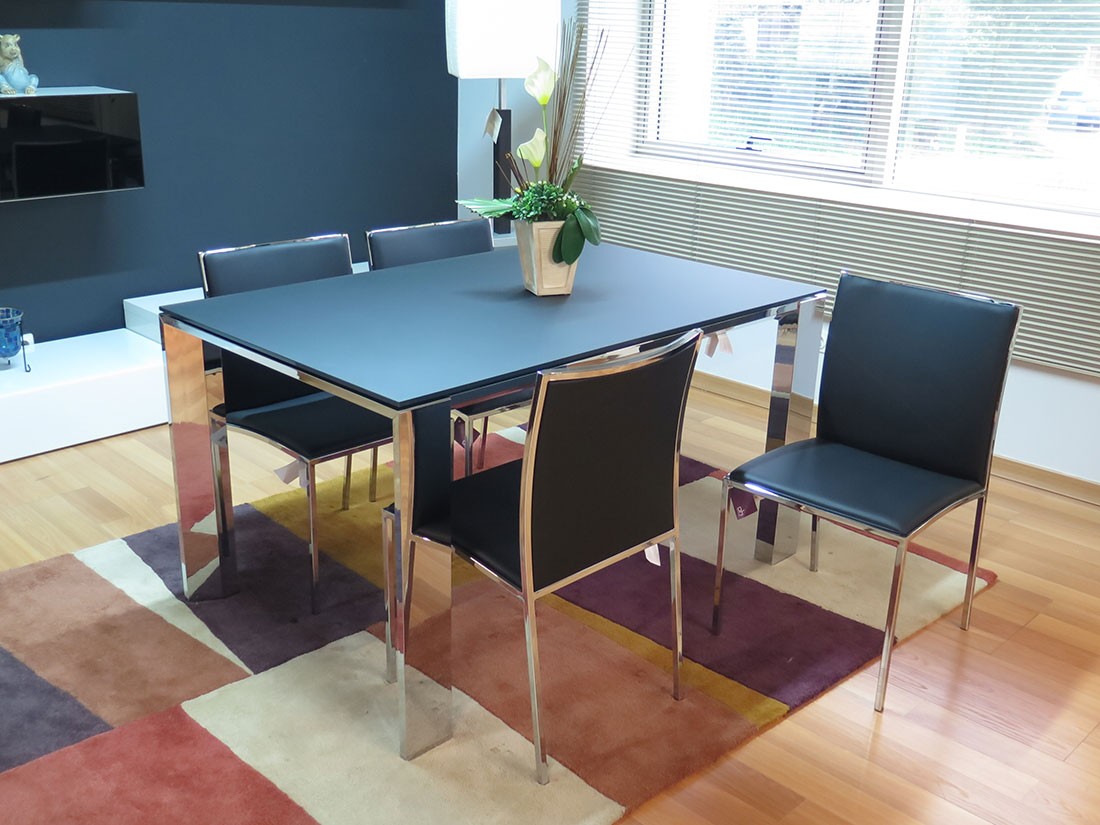 Mesa y sillas metal y cristal negro